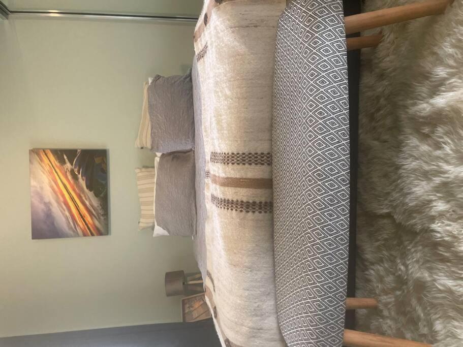 טאונסביל Two Bedroom Apartment High Point Of Any Stay In The City מראה חיצוני תמונה